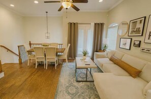 Living area - Modern Townhome Near Lower Greenville Dallas - Garage, W/D, Pet-Friendly (Dallas)