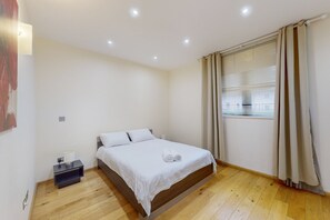 2 bedrooms, iron/ironing board, WiFi, bed sheets - Beautiful 2Bed Apartment with lift in Kensington (London)