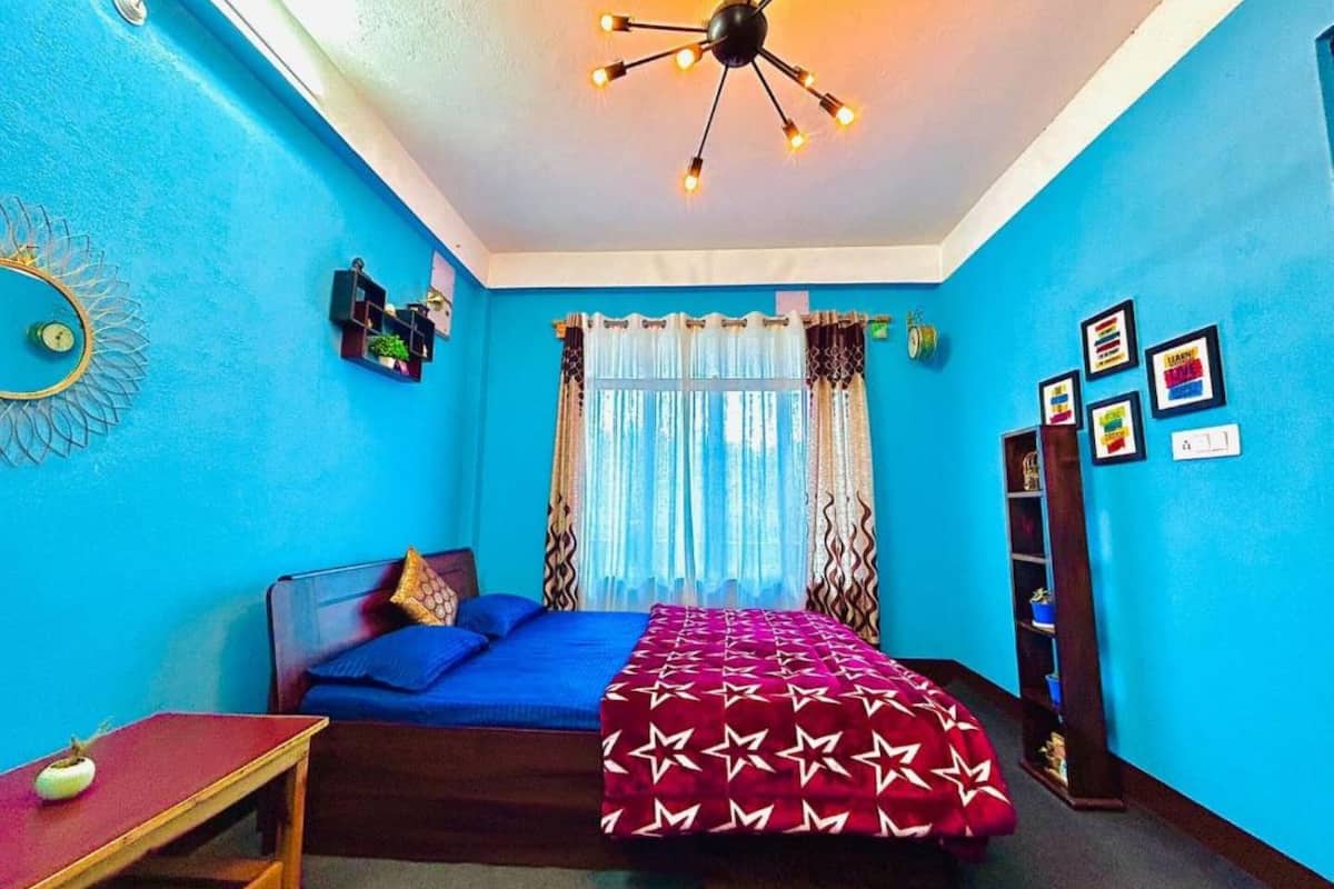 Quarto casal luxo | Ferros/tábuas de passar roupa, Wi-Fi de cortesia