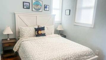 3 bedrooms, iron/ironing board, WiFi, bed sheets