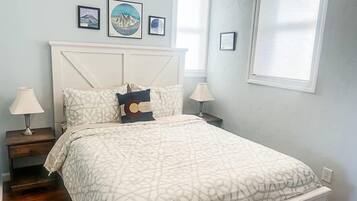 3 bedrooms, iron/ironing board, WiFi, bed sheets