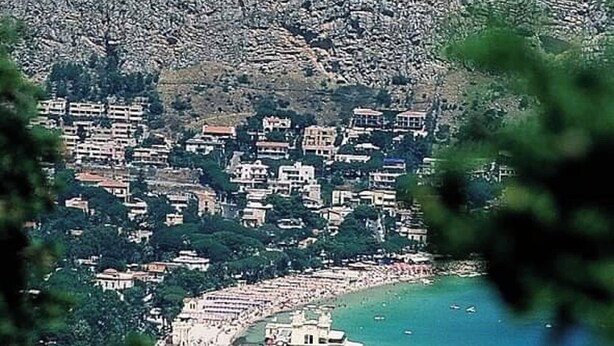 A coastal town with buildings along the waterfront, a marina with boats, and a prominent building with a dome. - Terrace In The Historic Center In Palermo Rosa (Palermo)