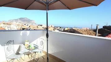 Apartment, 1 Bedroom, Patio, City View | Outdoor dining