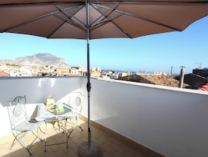 Apartamento, 1 quarto, varanda, vista para a cidade | Opções para refeição ao ar livre