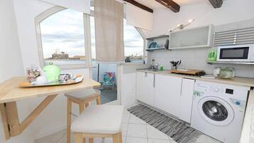 Apartment, 1 Bedroom, Patio, City View | Private kitchen