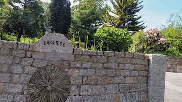 Cottage | Property grounds