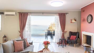 Televisión, chimenea, oficina