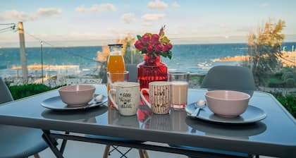 Beachfront Artemida Retreat - Peony Seabreeze Gem