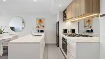 Fridge, microwave, oven, stovetop