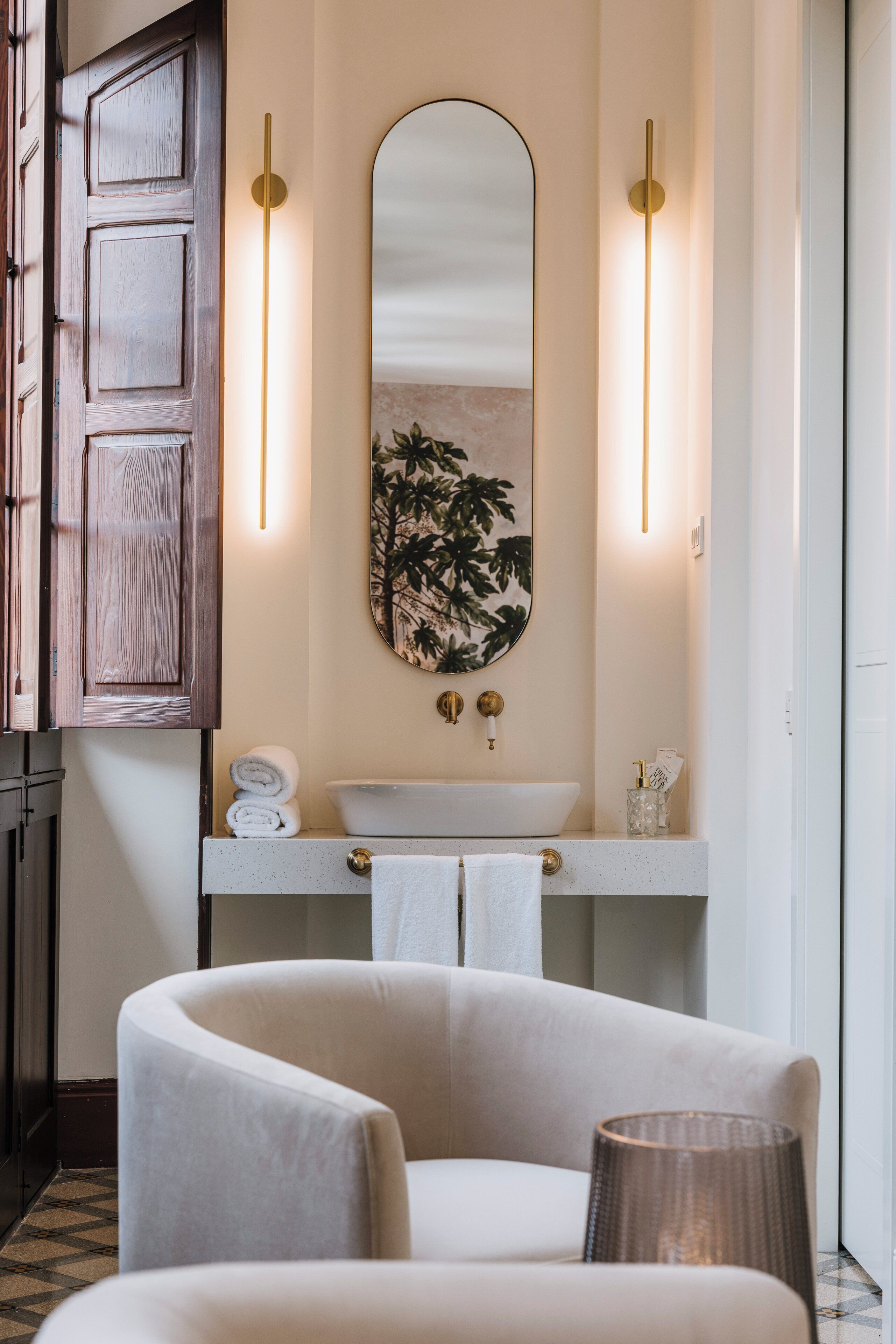 Deluxe | Bathroom | Free toiletries, hair dryer, towels, soap