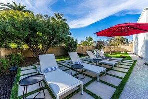 Terrace/patio - Paradise Villa: Modern Luxe Home (Scottsdale)