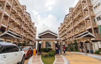 Comfy 1-bedroom condo unit with Smart TV and high speed Internet