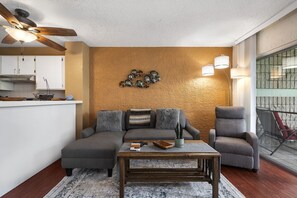 Living area - Alii Villas 218 1 Bedroom Condo by RedAwning (Kailua-Kona)