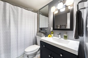 Condo, 1 Bedroom | Bathroom - Alii Villas 218 1 Bedroom Condo by RedAwning (Kailua-Kona)