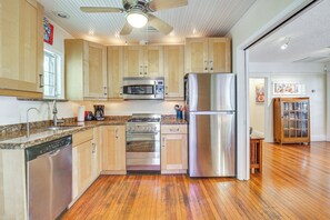 House (2 Bedrooms) | Interior