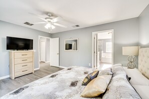 Interior - 8 Mi to Disney: Family Home w/ Screened Lanai! (Davenport)