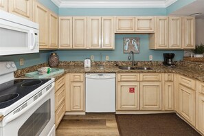Apartamento, 1 habitación | Cocina privada | Frigorífico, horno, placa de cocina y cafetera o tetera