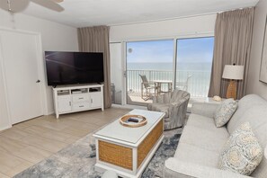 Condo, 2 phòng ngủ | Khu phòng khách