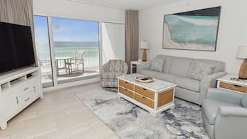 Condo, 2 Bedrooms | Living area