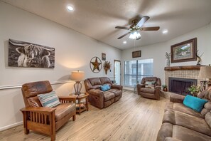 Apartment, 3 Schlafzimmer | Wohnbereich