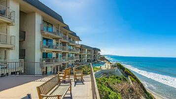 Condo, 2 Bedrooms | Property grounds