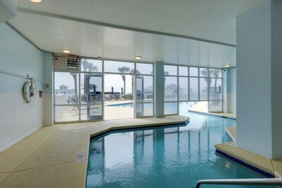 Gulf Shores Condo w/ Balcony: 2 Mi to Fort Morgan!