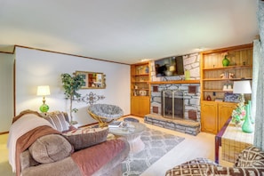 House (2 Bedrooms) | Interior - Fairfield Bay Getaway < 10 Mi to Boating & Hiking (Fairfield Bay)