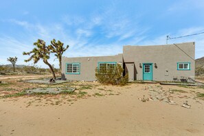 House (3 Bedrooms) | Interior - Quiet Oasis w/ Hot Tub: 21 Mi to Joshua Tree! (Landers)