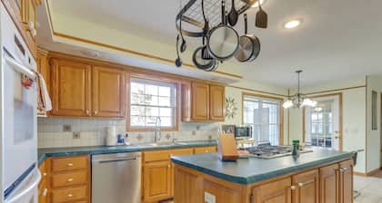 'holiday Island Fairway Estate' w/ Hot Tub