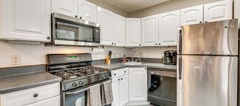 Charming Decatur Oakhurst Bungalow w/ Patio!