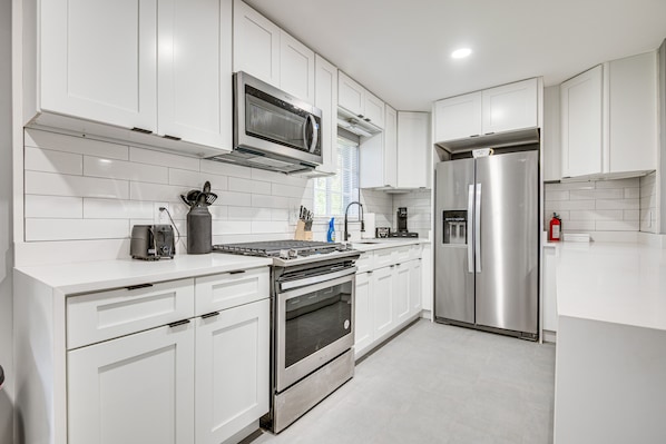 House (4 Bedrooms) | Interior