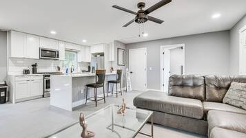 House (4 Bedrooms) | Front of property