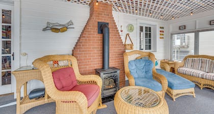 Family-friendly Lake Waubesa Home: Boat + Swim!
