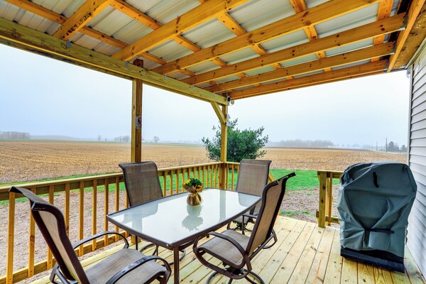 Peaceful Shiloh Home W/ Deck & Fishing Pond Access - New London, OH