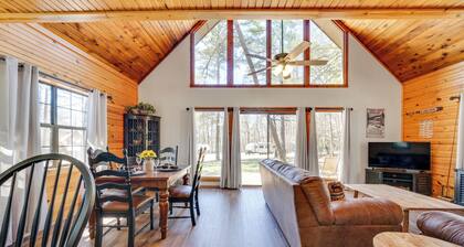 Cabin w/ Private Hot Tub: 2 Mi to Broken Bow Lake!