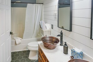 Interior - Spacious Lebanon Home w/ Pool: 6 Mi to Downtown! (Lebanon)
