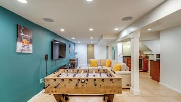 House (5 Bedrooms) | Interior