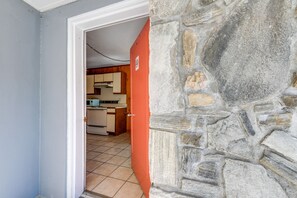 Interior - Maggie Valley Studio: 6 Mi to Cataloochee Ski Area (Maggie Valley)