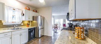 Marshfield Home w/ 4 Decks & Private Beach Access!