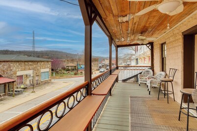 Historic Hardy Home w/ Game Room on Main Street