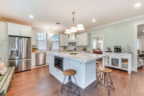 House (5 Bedrooms) | Interior