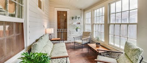 House (5 Bedrooms) | Interior
