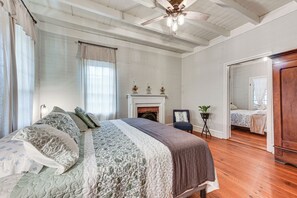 House (5 Bedrooms) | Interior - Historical 1835 Home in Grand Coteau! (Sunset)