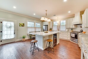 House (5 Bedrooms) | Interior