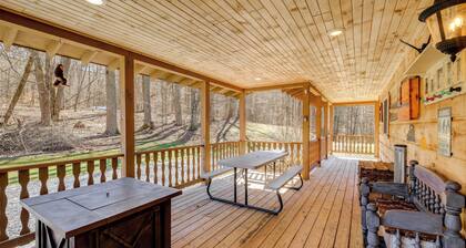 Tranquil Mountain Getaway in Troutdale: Game Room!