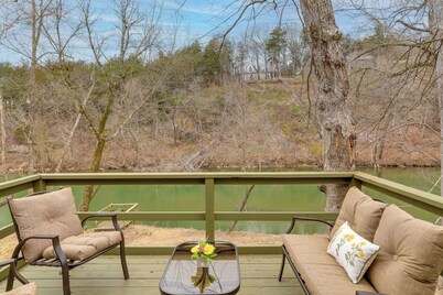 Cozy Riverfront Cabin ~ 2 Mi to Main Street Hardy