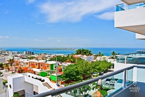 Property grounds - Oceanview Balcony, BBQ Lounge, Near Malecón (La Paz)