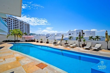 Have a pool day, any day!