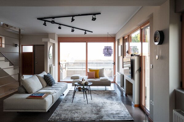 Smart TV, fireplace - Modern Industrial Type House (Porto Rafti)