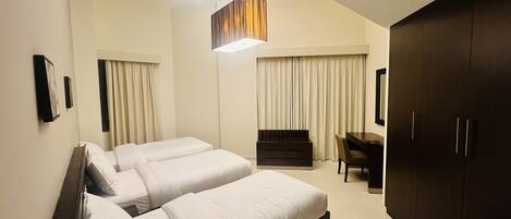 高级公寓 | 高档床上用品、加厚床垫、办公桌、笔记本电脑工作区